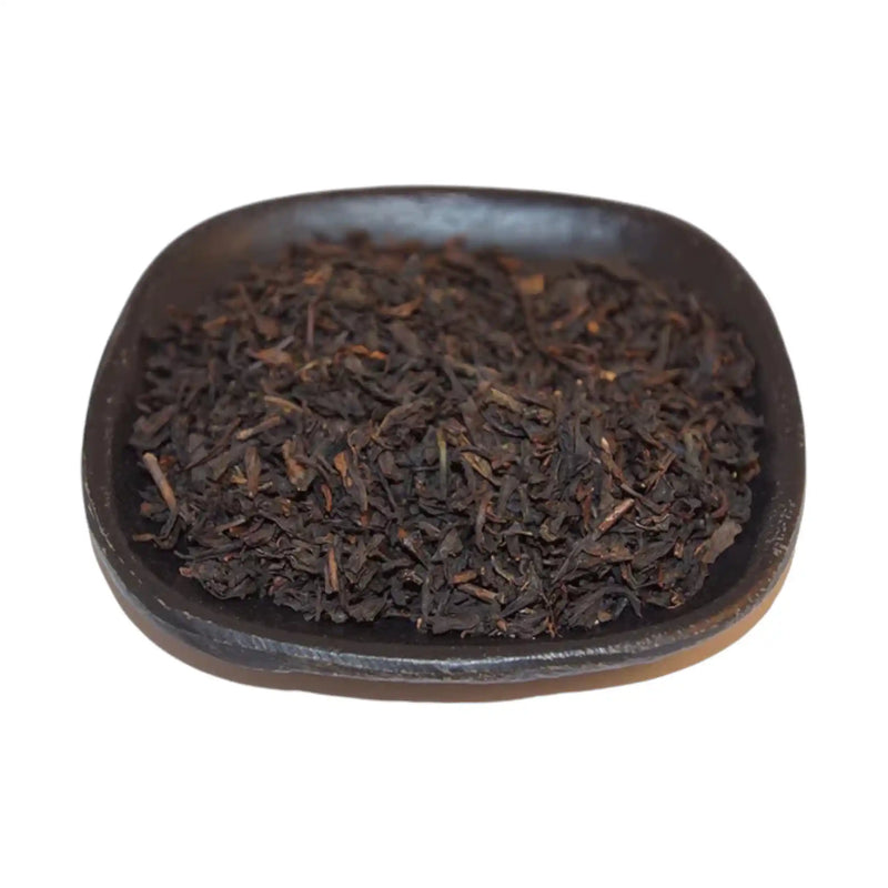 KOLA/KARAMELL är ett svart te med smak av kola, karamell, grädde och mandel.